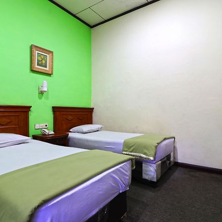 Hotel Sumatera Medan Bagian luar foto