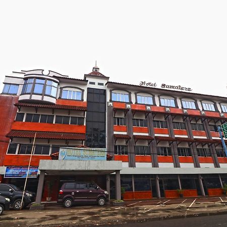 Hotel Sumatera Medan Bagian luar foto