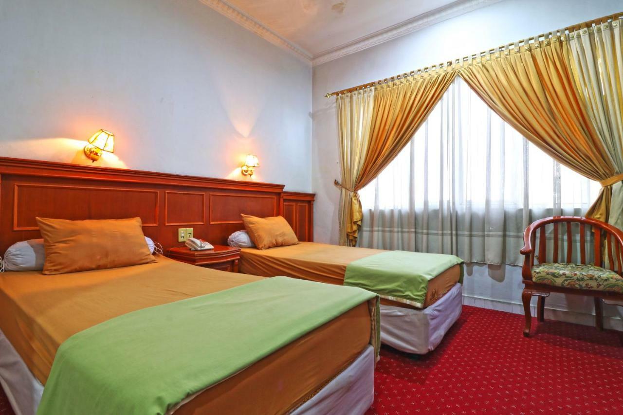 Hotel Sumatera Medan Bagian luar foto